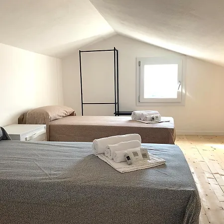 Grazioso Attico Con Aria Condizionata E Comodo Spazio Esterno C347