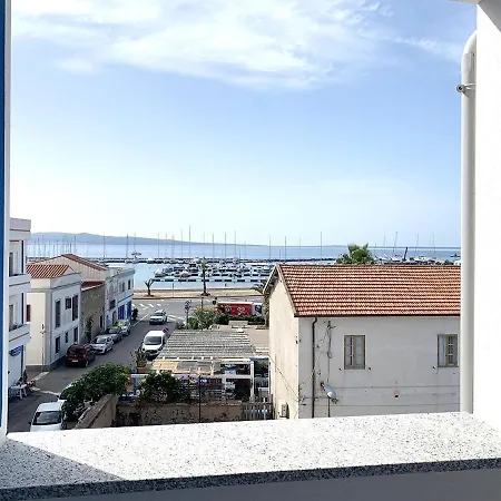 Grazioso Attico Con Aria Condizionata E Comodo Spazio Esterno C347 *
