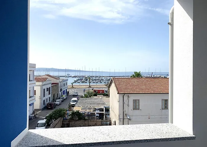 Grazioso Attico Con Aria Condizionata E Comodo Spazio Esterno C347 *